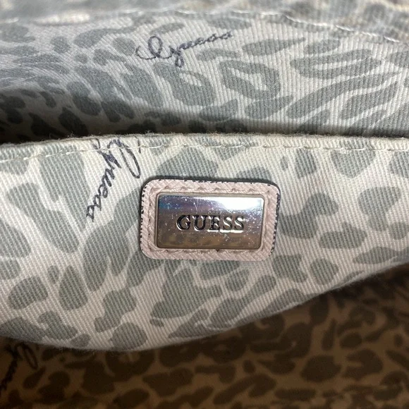 Guess handbag - Picture 10 of 12